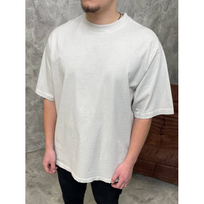 Oversize футболка зі рваностями
