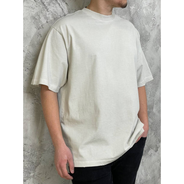 Oversize футболка зі рваностями