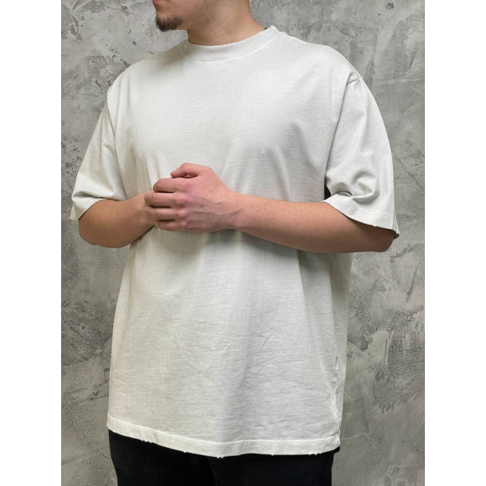 Oversize футболка зі рваностями