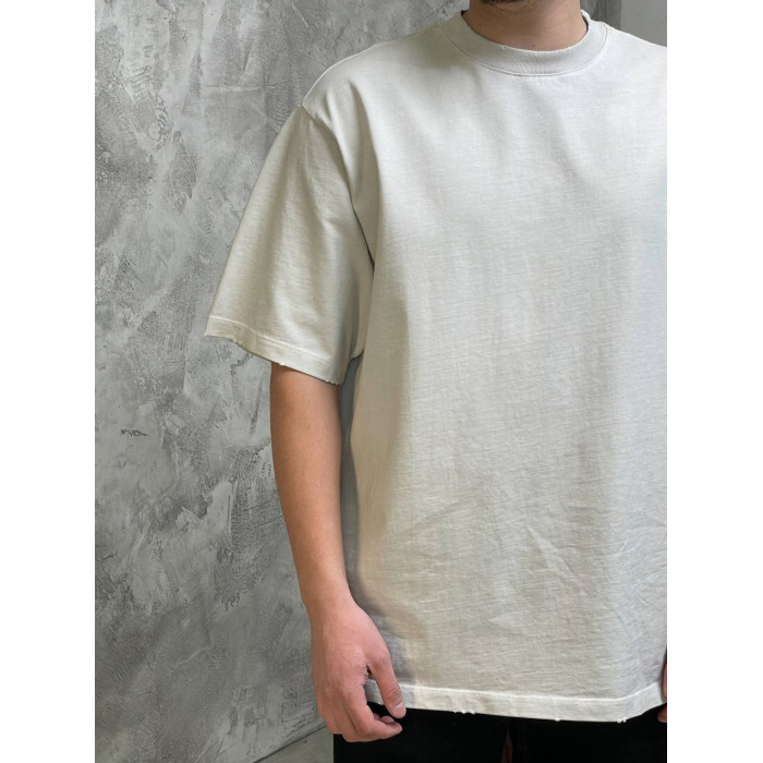 Oversize футболка зі рваностями