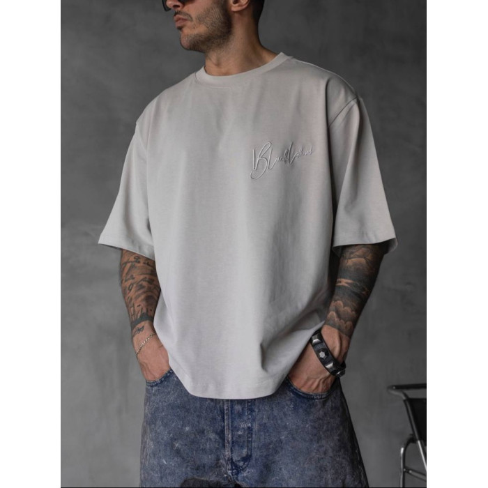 Oversize футболка з вишивкою