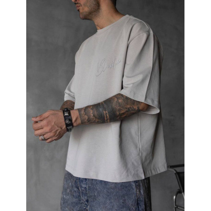 Oversize футболка з вишивкою