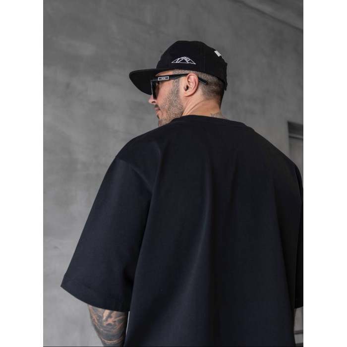 Oversize футболка з вишивкою
