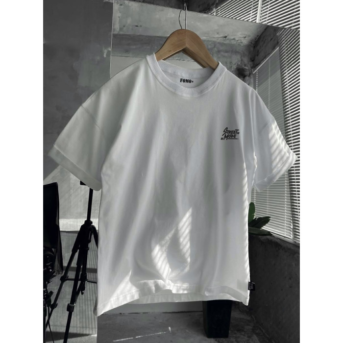 Об'ємна футболка з принтом