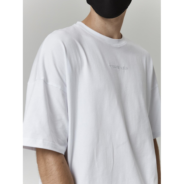 Oversize футболка з вишивкою