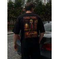 Об'ємна футболка з принтом