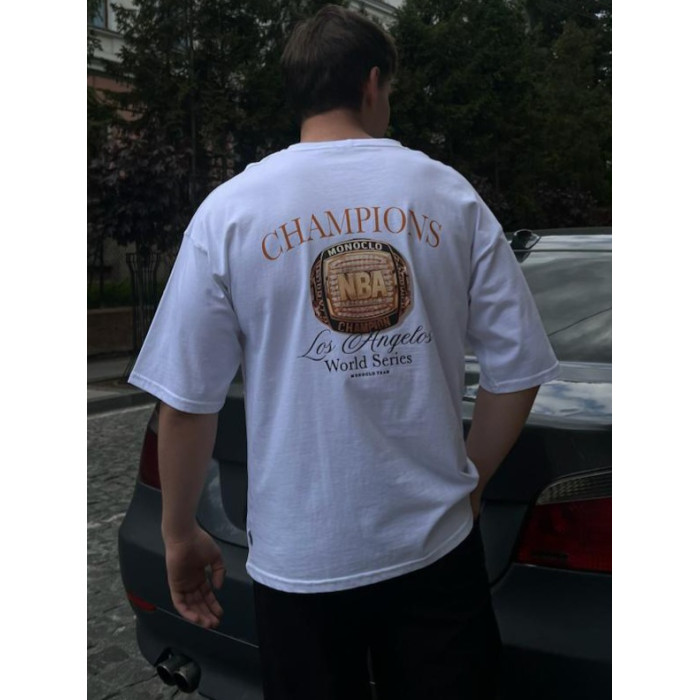Об'ємна футболка з принтом